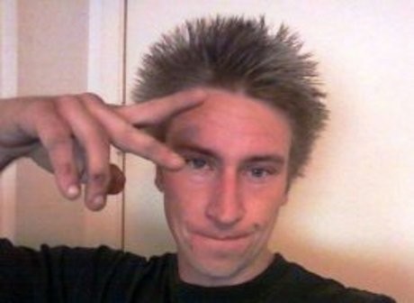 Tragis! Pemuda AS Tewas Tersetrum Saat Posting Foto ke Facebook