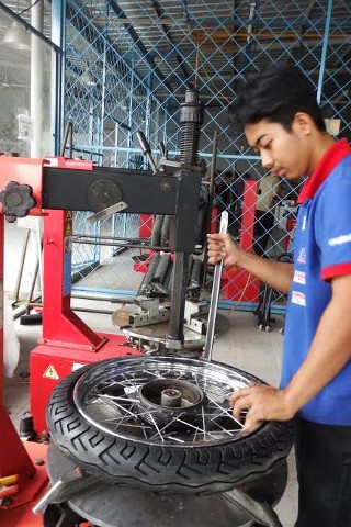 Kapan Saat Tepat Setel Pelek Ban?