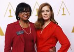 Merah Menyala Amy Adams