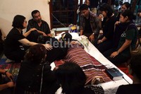 Keracunan gas buang genset di Klinik Sapta Mitra Bekasi membuat dr Friska dan 4 pegawai klinik 24 jam itu tewas. Sementara 4 orang lainnya masih dirawat di RS Mitra Bekasi Timur.