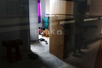 Dua orang anak asyik bermain di rusun yang baru ditempati tersebut.