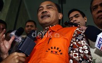 Budi Mulya meninggalkan gedung KPK setelah menandatangani berkas perkaranya. Lamhot Aritonang/detikFoto.