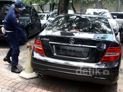 Mobil Wawan untuk Anggota DPRD Banten Disita