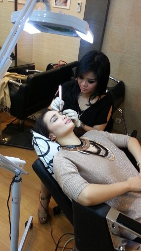 Cerita Ester Chan Si Ratu Sulam Alis