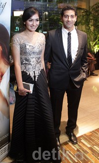 Ia tampil dalam balutan gaun dengan detail lace. Asep/detikHOT.