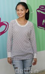 Keakraban Joanna Alexandra dan Keluarga Kecilnya