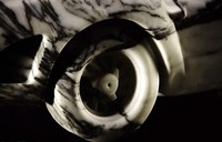 Ferrari 250 GTO 1962 terbuat dari batu marmer ini dibanderol 30.000 poundsterling atau sekitar Rp 599 juta. (dok Lapicida).