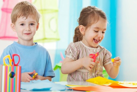 Waktu Tepat Ajari Anak Pegang Gunting, Pisau, dan Benda Berbahaya Lain