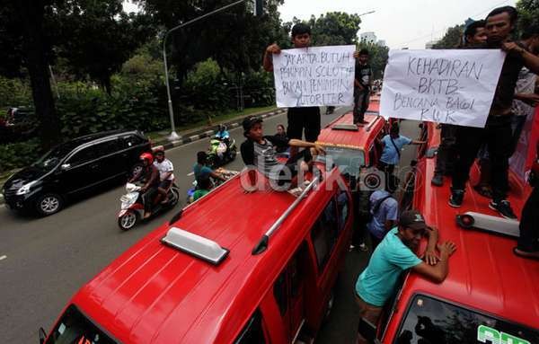 Jokowi Janji Temui Sopir Angkot yang Protes BKTB di Jakbar dan Jakut