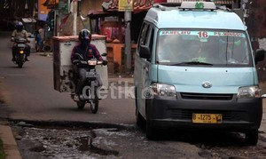 Jalan Berlubang, Dinas PU DKI Dianggap Mesin Tua