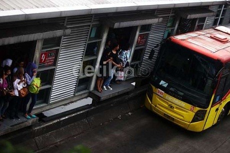 Ahok: Ekonomi Membaik, Penumpang Mulai Tinggalkan Bus Umum