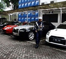 Tim KPK Dilatih Teknik Perawatan Khusus Super Car Wawan