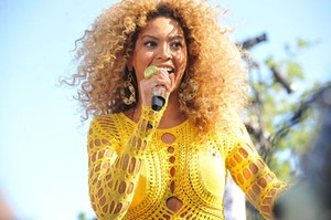 Beyonce Sangkal Berselingkuh dengan Presiden Obama