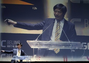 Lei Jun saat berbicara pada acara GMIC (Global Mobile Internet Conference) di China. (kredit foto: Getty Images)