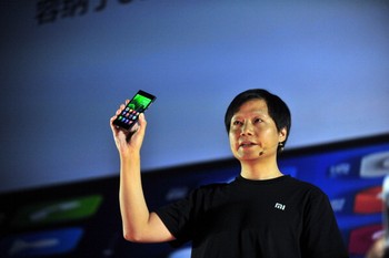     Adalah Lei Jun, CEO Xiomi yang disebut-sebut sebagai Steve Jobs dari China. Ia sukses menyulap ponsel Xiaomi menjadi produk fenomenal dan digilai. Lei Jun sendiri lahir di Xiantao, sebuah kota kecil di provinis Hubei, daerah China bagian tengah. (kredit foto: Getty Images)