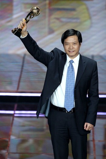 Pada tahun 2012, Lein Jun mendapatkan award CCTV China Economic Person of The Year di Beijing, China. (kredit foto: Getty Images)