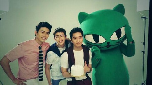 Kucing Raksasa Beri Kejutan di Ulang Tahun Chansung 2PM