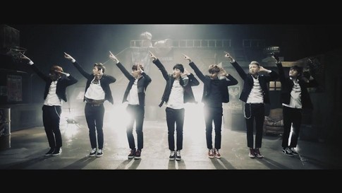 Bangtan Boys Cinta-cintaan di Video Boy In Luv