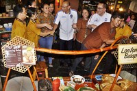 Pramono Edhie menemui pedagang. (Yogi).