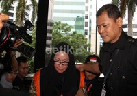 Terkait kasus Alkes Banten, Atut disangka telah melakukan pemerasan. Lamhot Aritonang/detikFoto.
