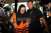 Sedangkan adik Atut, Wawan yang juga menjadi tersangka dalam kasus ini disangka telah melakukan tindakan kotor dalam usaha memenangkan tender proyek Alkes Banten. Lamhot Aritonang/detikFoto.     
