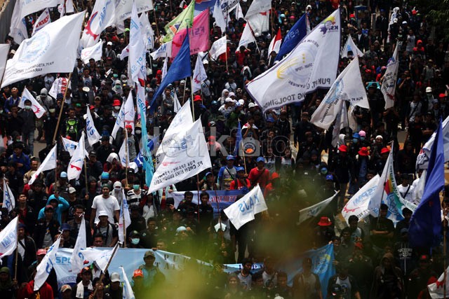 Detiknews Demo Hari Ini | buruh long march tuntut jaminan kesehatan Detiknews Demo Hari Ini | buruh long march tuntut jaminan kesehatan