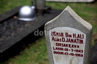 Nisan Sersan Usman bertuliskan Usman bin H.Ali alias Djanatin. Dia lahir 18 Maret 1943 dan meninggal dunia 17 Oktober 1968.