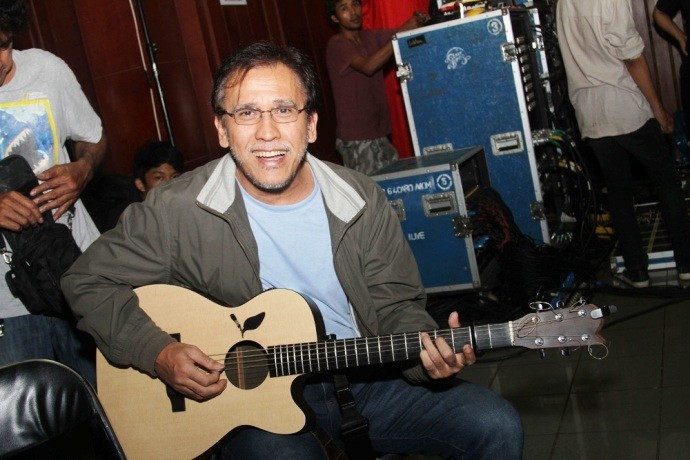 Iwan Fals Nyanyikan 2 Lagu Baru di Konser Erros Djarot