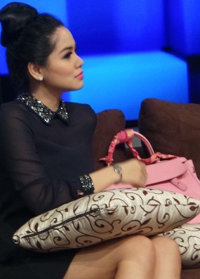 Kisah Titi Kamal dan Tas Mahalnya