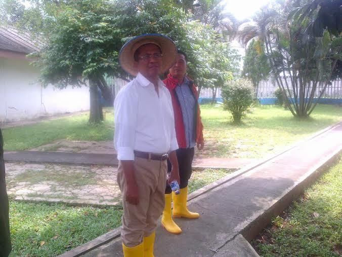 Bercaping, Dahlan Tinjau Pemotongan Sapi BUMN di Cibitung