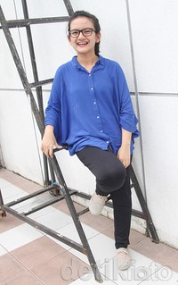 Jika melihat penampilannya, banyak orang yang tak menyangkan bahwa perempuan yang akrab disapa Alsa itu adalah seorang drummer. Gus Mun/detikHOT.