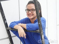 Dara kelahiran 4 Juni 1993 itu memukau banyak orang lewat aksinya di balik drum. Gus Mun/detikHOT.