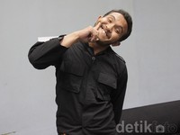 Caisar dan pose andalannya. Asep/detikHOT.