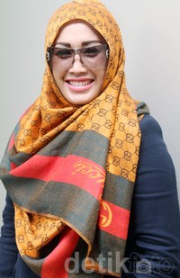 Gaya berhijab Melinda. Gus Mun/detikHOT.