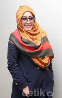 Berhijab, Melinda tak takut bersaing dengan penyanyi-penyanyi dangdut muda lainnya. Gus Mun/detikHOT.