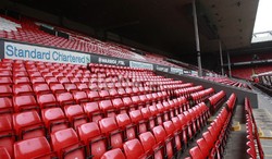 Anfield sudah berulang kali direncanakan untuk mendapat penambahan kapasitas penonton. Namun upaya tersebut belum berhasil karena lokasi yang berada di tengah pemukiman menyulitkan upaya pengembangan.