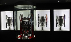 Seperti banyak stadion di Inggris, Anfield juga dilengkapi dengan museum yang berisi memorabilia serta sejarah panjang perjalanan klub.