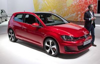 Golf GTI 2014 ini dipersenjatai mesin 2.0 liter turbocharged empat silinder yang bertenaga 220 hp dan torsi puncak 350 Nm. Golf GTI terbaru ini dapat melaju dari 0-100 km/jam dalam hitungan waktu 6,5 detik. (dok:  NewsPress.co.uk).