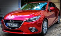 Mesinnya memang tidak terlalu wah. Tapi desainnya cukup memukau 69 juru dari jurnalis otomotif dunia. Akankah Mazda3 menjadi juara 1 World Car Design of the Year 2014. (dok Auto Blog).