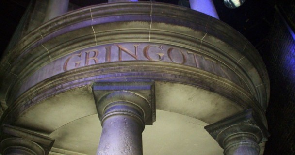 Ini Dia 5 Penyihir Lulusan Hogwarts Paling Kaya Raya