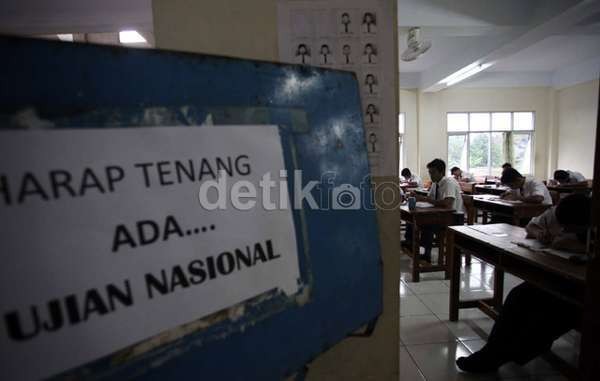 Lembar Jawaban UN 2013 Banyak yang Bolong, Kemendikbud Perberat Kertas