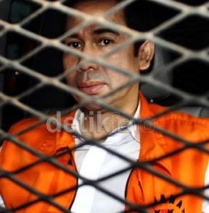 KPK Geledah Rumah Orang Kepercayaan Wawan di BSD
