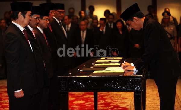 Ahok Bantah Mutasi Kepala Dinas Terkait Kasus