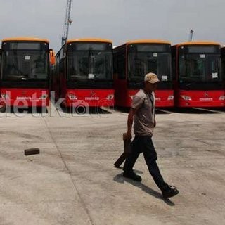 Mana Lebih Oke Bus Made in Madiun atau Buatan China?