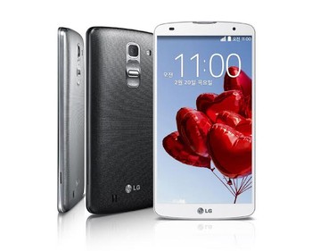 Ponsel ini sudah menggunakan Android 4.4 alias KitKat. (kredit foto: LG)