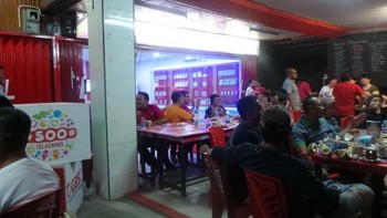 Pontianak menjadi kota pertama dihadirkannya Digi Life Cafe. Di sini, Telkomsel bekerja sama dengan pemilik warung atau tenda nongkrong setempat.