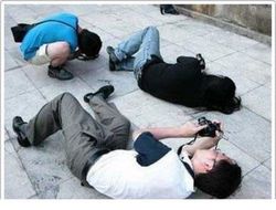 Aksi Kocak Fotografer Berburu Gambar