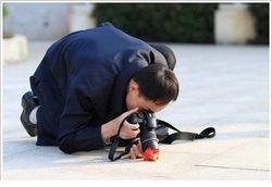 Aksi Kocak Fotografer Berburu Gambar