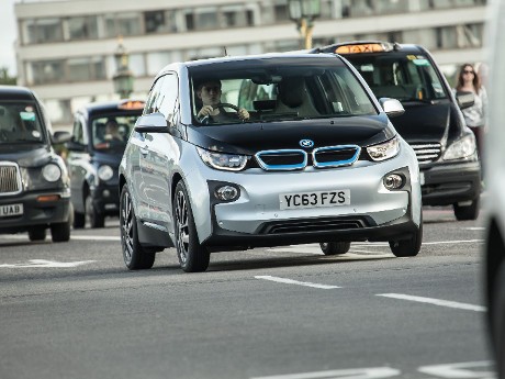 Inden Mobil Listrik BMW Mengular Hingga 6 Bulan