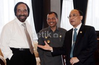 Surya Paloh dan Budi Susilo Soepandji terlihat akrab pada pertemuan mereka hari ini.